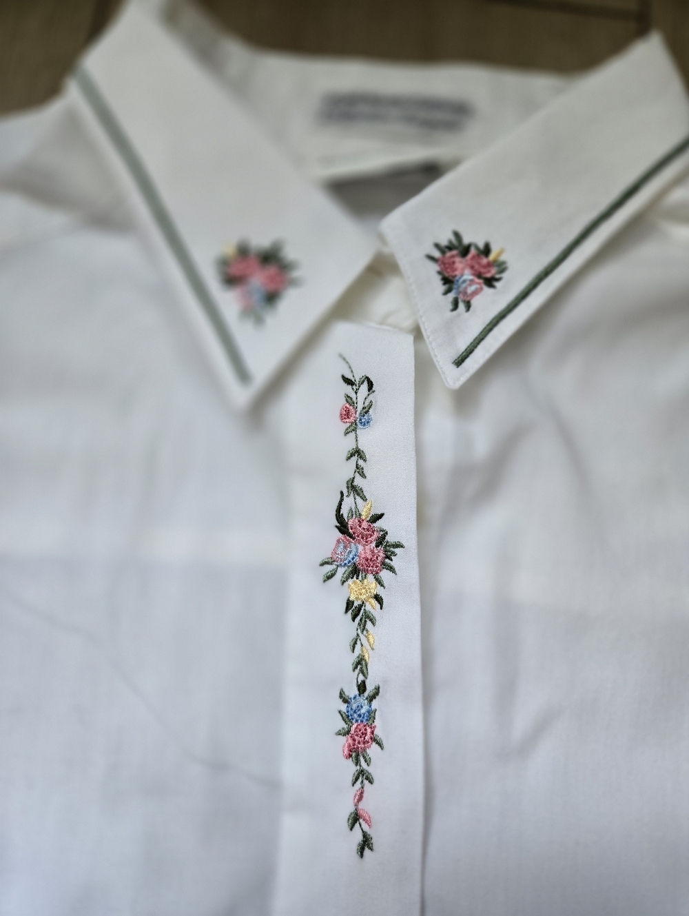 Vintage Tabi International Floral Embroidered White Shirt Size M